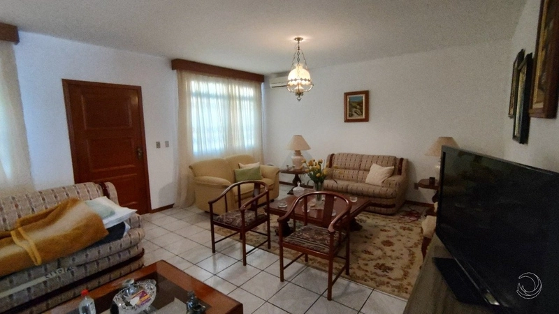 Casa residencial na Agronômica com 5 dormitórios 4 suítes e 4 vagas: 1ª foto da galeria de imagens do imóvel