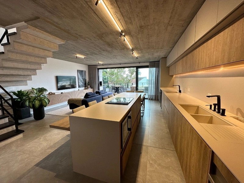 Casa no Canto da Lagoa com 3 quartos sendo 3 suítes e 2 vagas: 2ª foto da galeria de imagens do imóvel