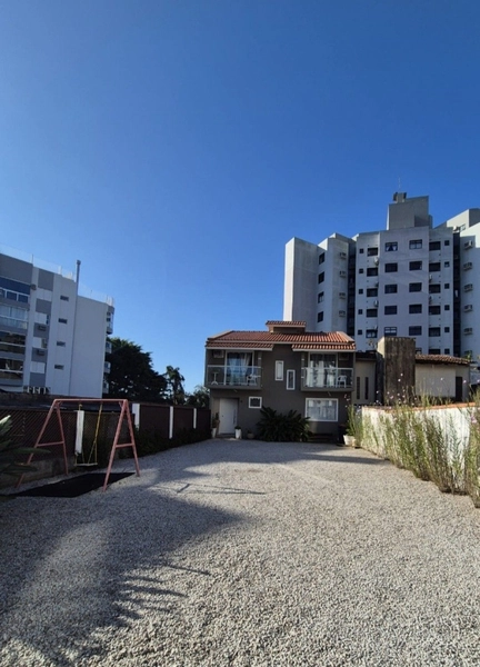 Casa em Coqueiros com 3 dormitórios, sendo 1 suíte - 195m²: 9ª foto da galeria de imagens do imóvel