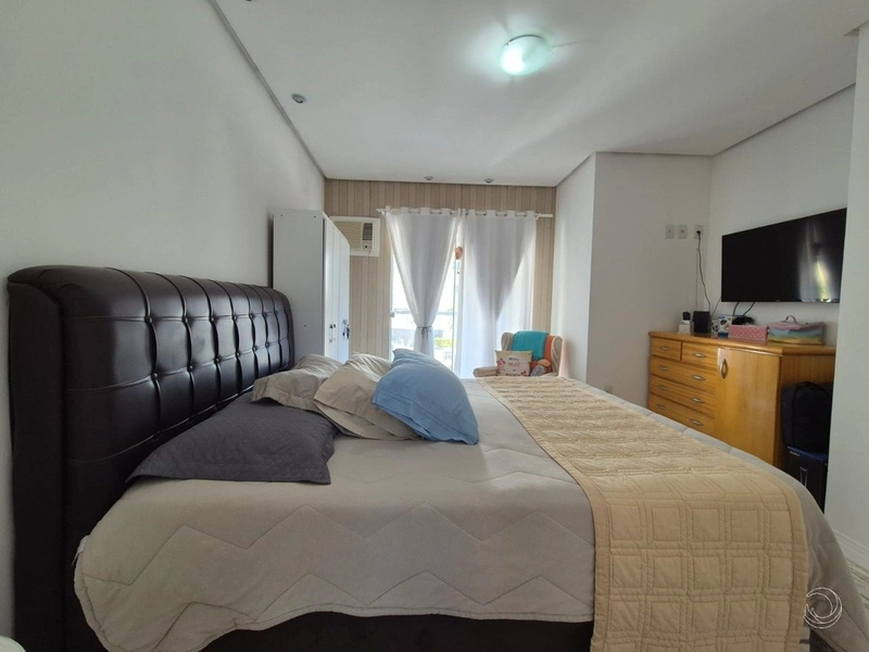 Casa em Coqueiros com 3 dormitórios, sendo 1 suíte - 195m²: 24ª foto da galeria de imagens do imóvel