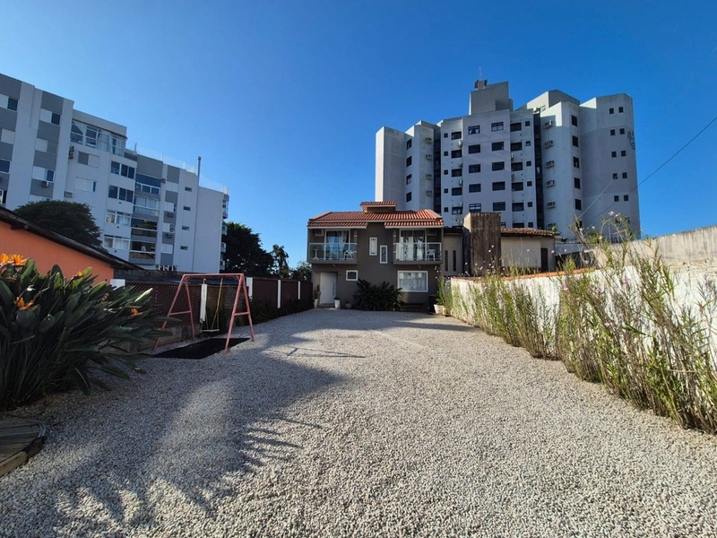 Casa em Coqueiros com 3 dormitórios, sendo 1 suíte - 195m²: 28ª foto da galeria de imagens do imóvel