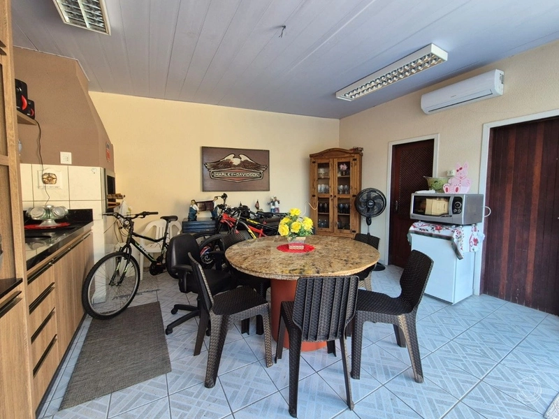 Casa em Coqueiros com 3 dormitórios, sendo 1 suíte - 195m²: 8ª foto da galeria de imagens do imóvel