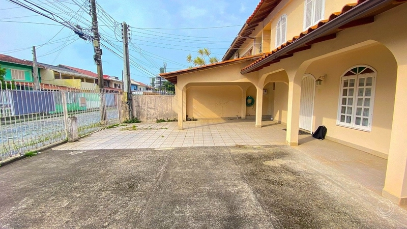 Casa na Trindade com 10 dormitórios 1 suíte e 4 vagas: 1ª foto da galeria de imagens do imóvel