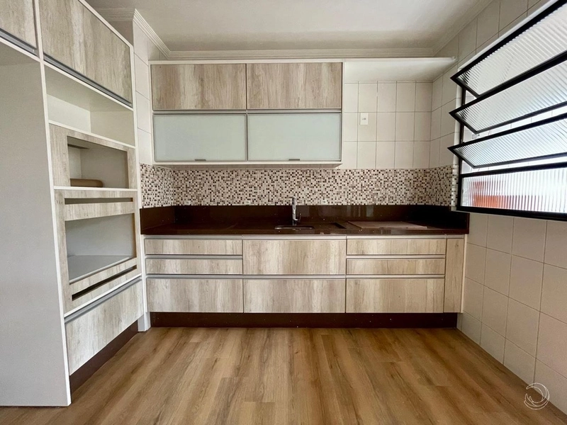 Apartamento em Coqueiros com 2 dormitórios 1 suíte e 2 vagas: 6ª foto da galeria de imagens do imóvel