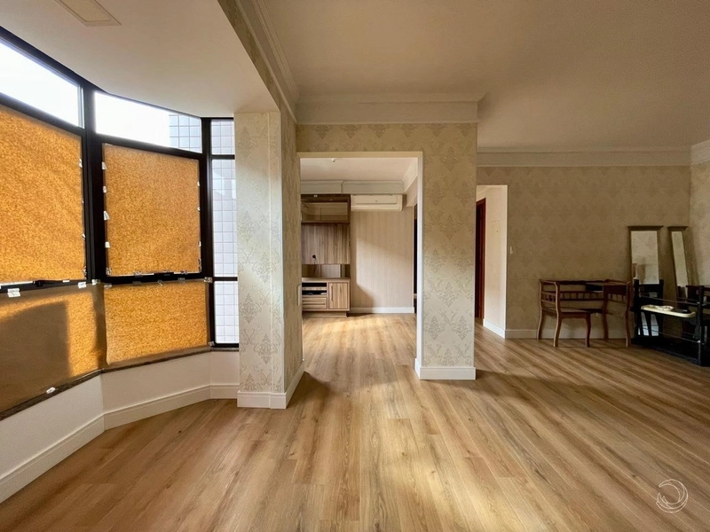 Apartamento em Coqueiros com 2 dormitórios 1 suíte e 2 vagas: 4ª foto da galeria de imagens do imóvel