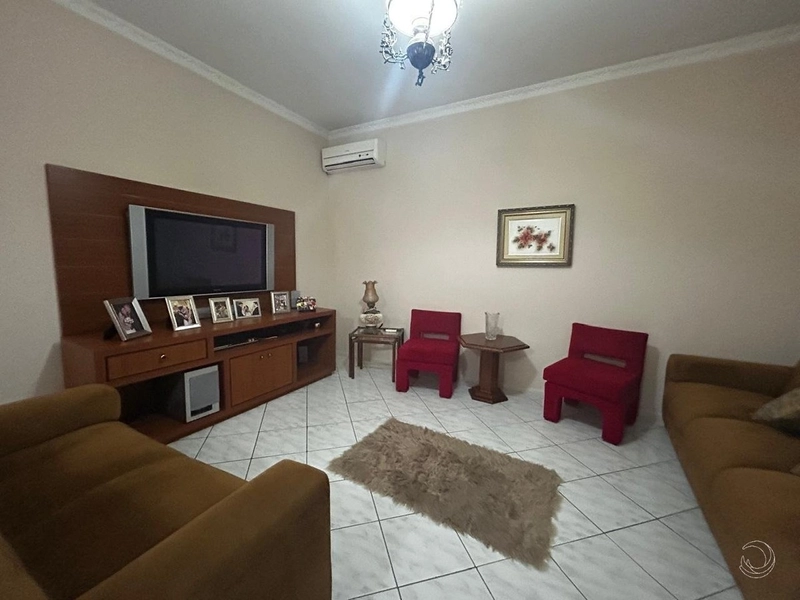 Casa no Estreito com 3 dormitórios sendo 1 suíte e 5 vagas: 8ª foto da galeria de imagens do imóvel