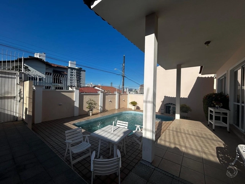 Casa no Estreito com 3 dormitórios sendo 1 suíte e 5 vagas: 2ª foto da galeria de imagens do imóvel