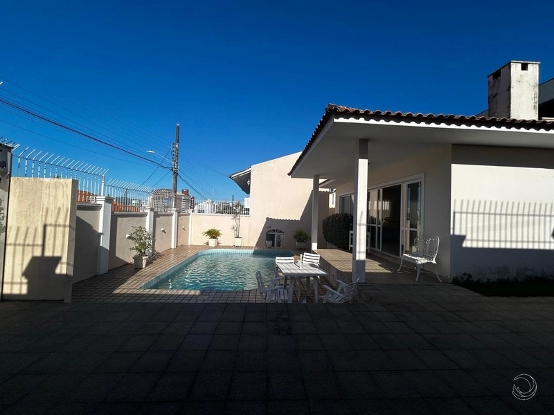 Casa no Estreito com 3 dormitórios sendo 1 suíte e 5 vagas: 3ª foto da galeria de imagens do imóvel