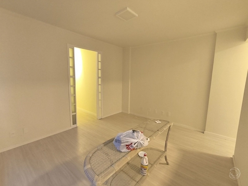 Apartamento na Beira Mar mobiliado com 1 dormitórios e 1 vaga: 2ª foto da galeria de imagens do imóvel