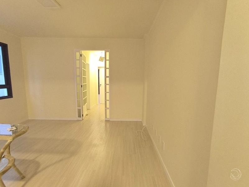 Apartamento na Beira Mar mobiliado com 1 dormitórios e 1 vaga: 3ª foto da galeria de imagens do imóvel