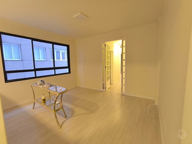 Apartamento na Beira Mar mobiliado com 1 dormitórios e 1 vaga: 4ª foto da galeria de imagens do imóvel