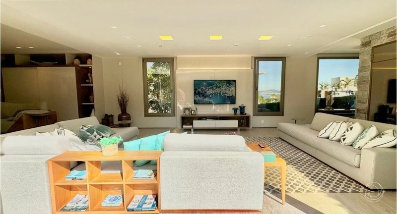 Linda Casa em Cacupé em Condomínio fechado com 4 suítes - 488 m²: 4ª foto da galeria de imagens do imóvel