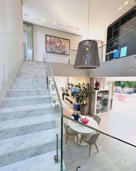 Linda Casa em Cacupé em Condomínio fechado com 4 suítes - 488 m²: 2ª foto da galeria de imagens do imóvel