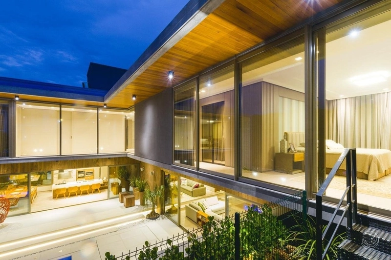 Linda Casa em Cacupé em Condomínio fechado com 4 suítes - 488 m²: 1ª foto da galeria de imagens do imóvel
