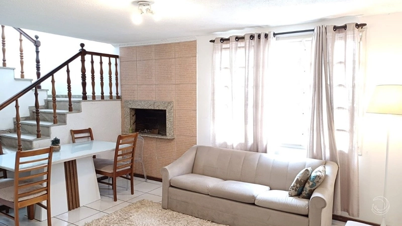Casa em Coqueiros com 6 dormitórios sendo 1 suíte e 4 vagas: 3ª foto da galeria de imagens do imóvel