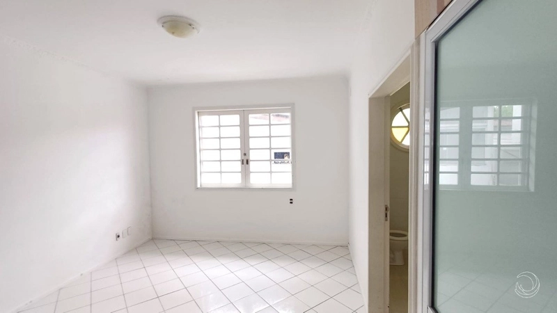 Casa em Coqueiros com 6 dormitórios sendo 1 suíte e 4 vagas: 17ª foto da galeria de imagens do imóvel