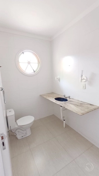 Casa em Coqueiros com 6 dormitórios sendo 1 suíte e 4 vagas: 22ª foto da galeria de imagens do imóvel