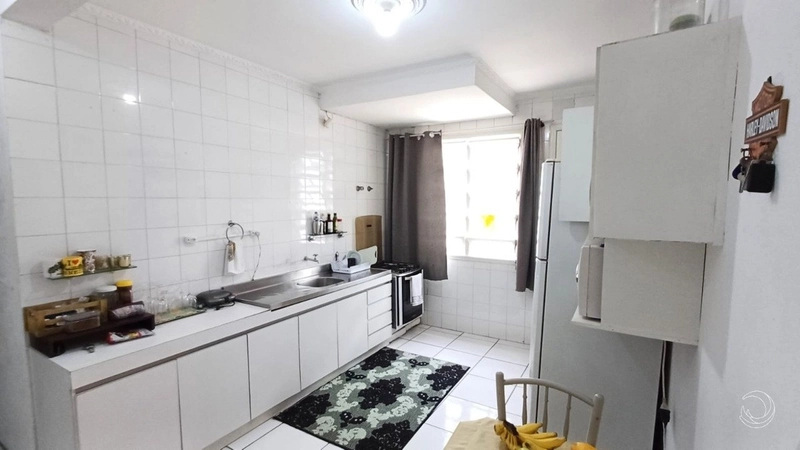 Casa em Coqueiros com 6 dormitórios sendo 1 suíte e 4 vagas: 8ª foto da galeria de imagens do imóvel
