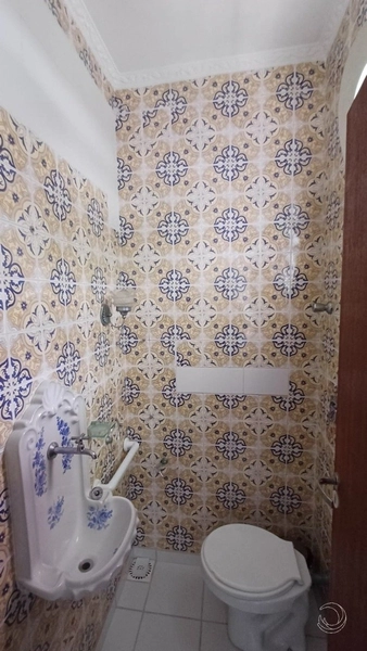 Casa em Coqueiros com 6 dormitórios sendo 1 suíte e 4 vagas: 11ª foto da galeria de imagens do imóvel