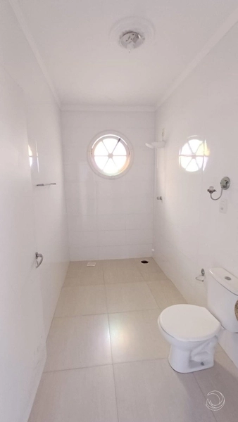 Casa em Coqueiros com 6 dormitórios sendo 1 suíte e 4 vagas: 24ª foto da galeria de imagens do imóvel