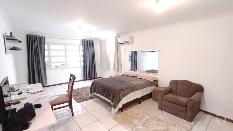 Casa em Coqueiros com 6 dormitórios sendo 1 suíte e 4 vagas: 14ª foto da galeria de imagens do imóvel