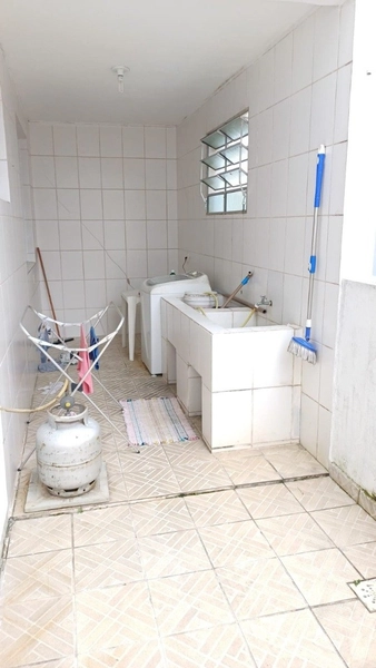 Casa em Coqueiros com 6 dormitórios sendo 1 suíte e 4 vagas: 10ª foto da galeria de imagens do imóvel