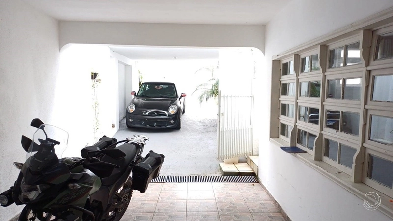 Casa em Coqueiros com 6 dormitórios sendo 1 suíte e 4 vagas: 25ª foto da galeria de imagens do imóvel