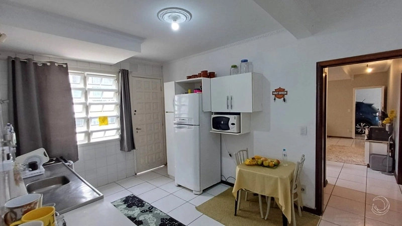 Casa em Coqueiros com 6 dormitórios sendo 1 suíte e 4 vagas: 6ª foto da galeria de imagens do imóvel
