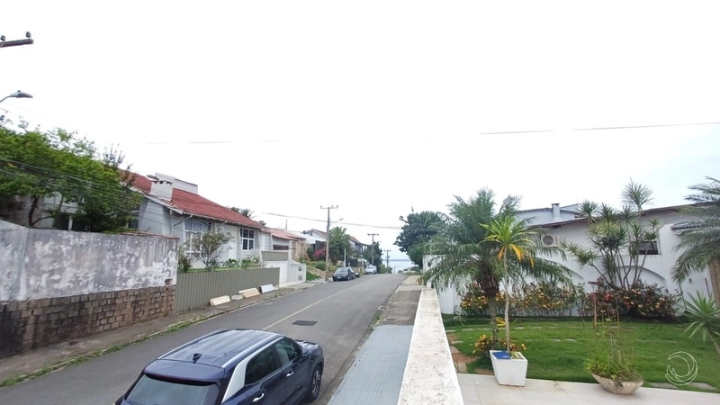 Casa em Coqueiros com 6 dormitórios sendo 1 suíte e 4 vagas: 28ª foto da galeria de imagens do imóvel