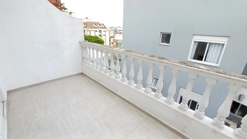 Casa em Coqueiros com 6 dormitórios sendo 1 suíte e 4 vagas: 9ª foto da galeria de imagens do imóvel