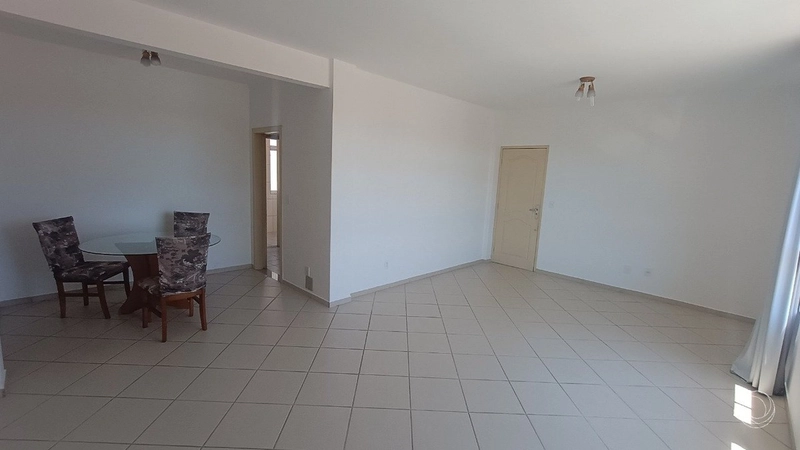 Apartamento em coqueiros com 03 dormitórios, sendo 01 suíte e 1 vaga: 2ª foto da galeria de imagens do imóvel