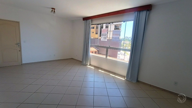 Apartamento em coqueiros com 03 dormitórios, sendo 01 suíte e 1 vaga: 1ª foto da galeria de imagens do imóvel