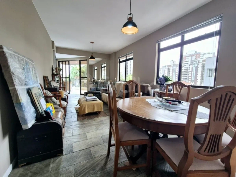 Apartamento na Agronômica com 3 dormitórios, sendo 1 suíte e 2 vagas: 2ª foto da galeria de imagens do imóvel