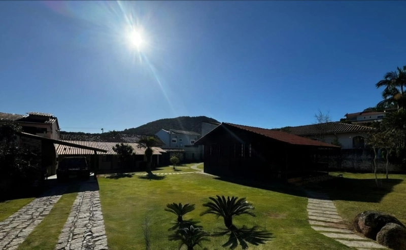 Terreno à venda no Bairro Sambaqui com Área de 720m²: 4ª foto da galeria de imagens do imóvel