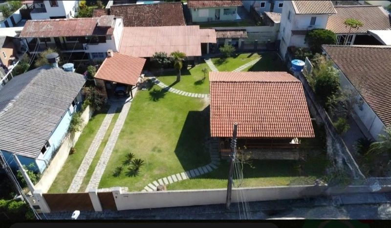 Terreno à venda no Bairro Sambaqui com Área de 720m²: 2ª foto da galeria de imagens do imóvel