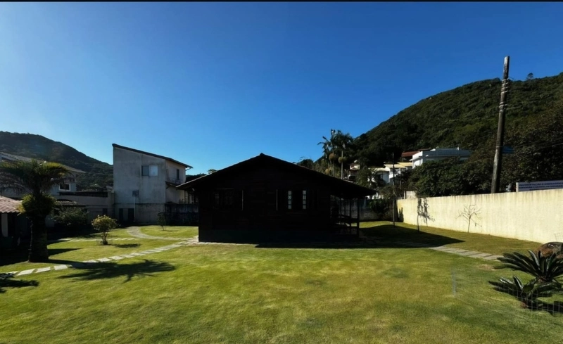 Terreno à venda no Bairro Sambaqui com Área de 720m²: 5ª foto da galeria de imagens do imóvel