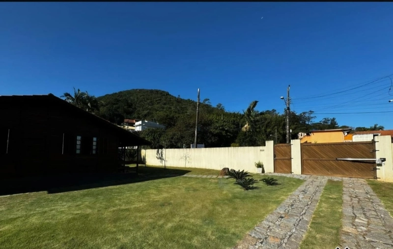 Terreno à venda no Bairro Sambaqui com Área de 720m²: 20ª foto da galeria de imagens do imóvel