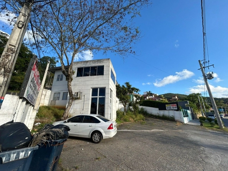 Casa comercial localizada em Córrego Grande com 433m²: 1ª foto da galeria de imagens do imóvel
