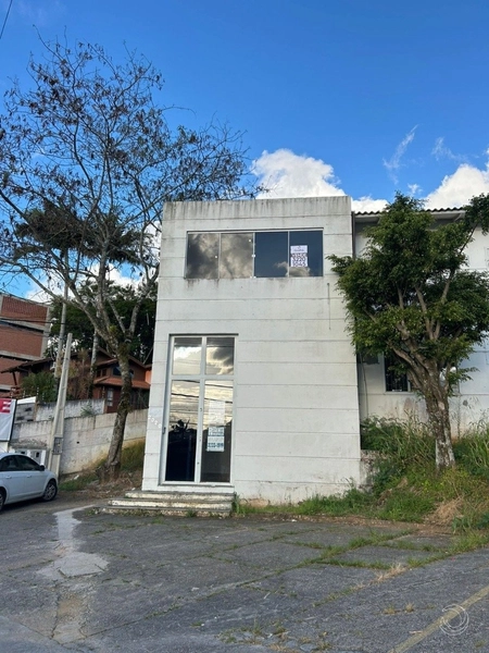 Casa comercial localizada em Córrego Grande com 433m²: 3ª foto da galeria de imagens do imóvel