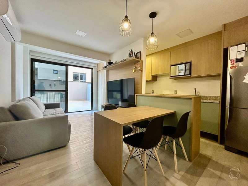 Apartamento no Itacorubi com terraço com2 dormitórios 1 suíte e 1 vaga: 2ª foto da galeria de imagens do imóvel
