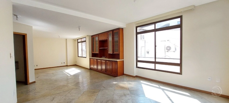 Apartamento no Centro com 4 dormitórios, sendo 2 suítes com 2 vagas: 3ª foto da galeria de imagens do imóvel