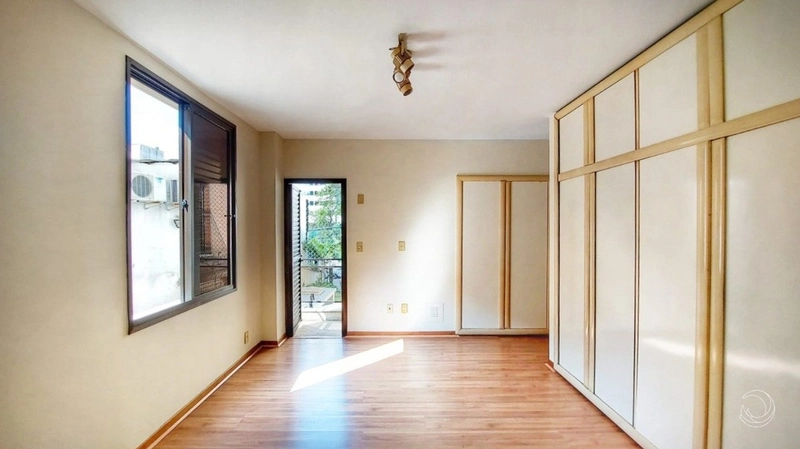 Apartamento no Centro com 4 dormitórios, sendo 2 suítes com 2 vagas: 21ª foto da galeria de imagens do imóvel