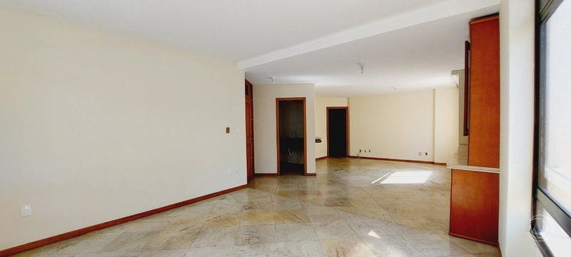 Apartamento no Centro com 4 dormitórios, sendo 2 suítes com 2 vagas: 2ª foto da galeria de imagens do imóvel