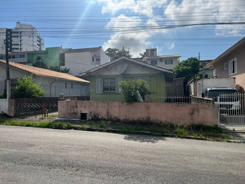 Terreno plano à venda no bairro Capoeiras com 408 m²: 3ª foto da galeria de imagens do imóvel