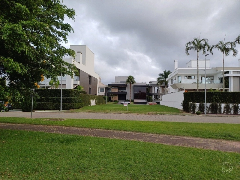 Terreno em Jurere internacional a venda com 591 m² de área: 5ª foto da galeria de imagens do imóvel