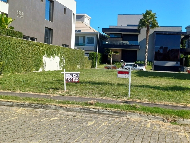 Terreno em Jurere internacional a venda com 591 m² de área: 1ª foto da galeria de imagens do imóvel
