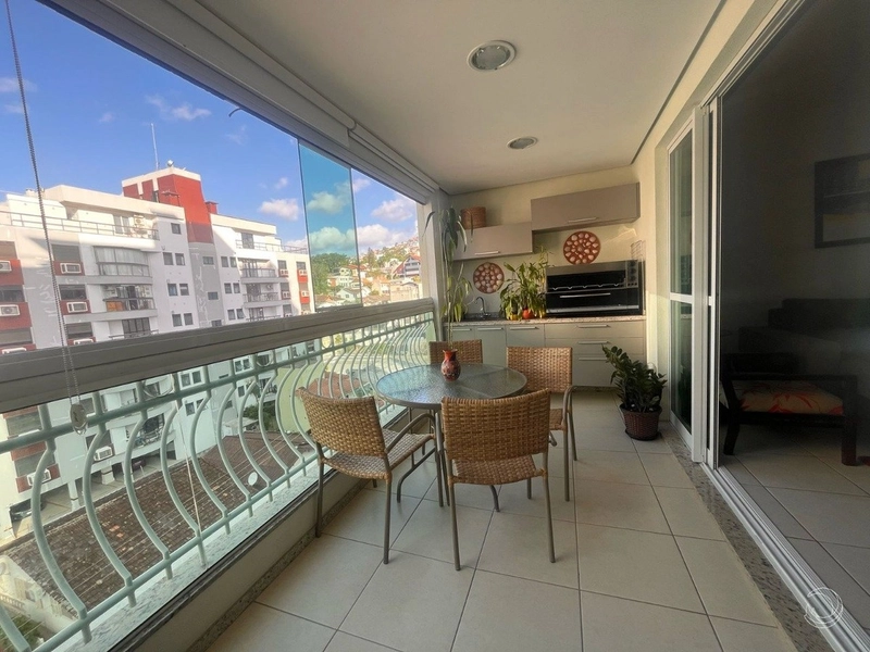 Apartamento na Agronômica com 3 dormitórios, sendo 2 suíte e 2 vagas: 1ª foto da galeria de imagens do imóvel