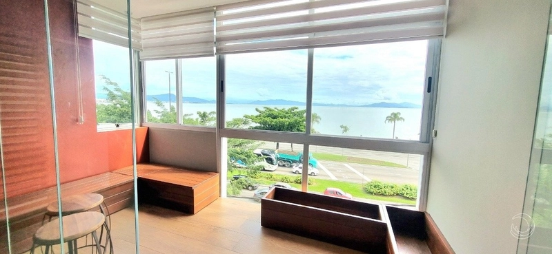Apartamento na Beira Mar com 3 dormitórios, sendo 1 suítes e 1 vaga: 3ª foto da galeria de imagens do imóvel