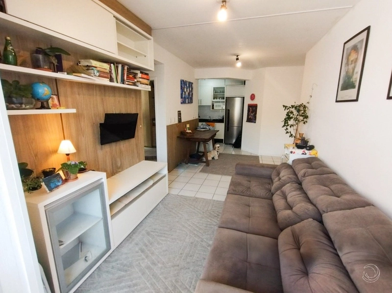 Apartamento a venda na Carvoeira com 2 dormitórios e 2 vagas: 1ª foto da galeria de imagens do imóvel