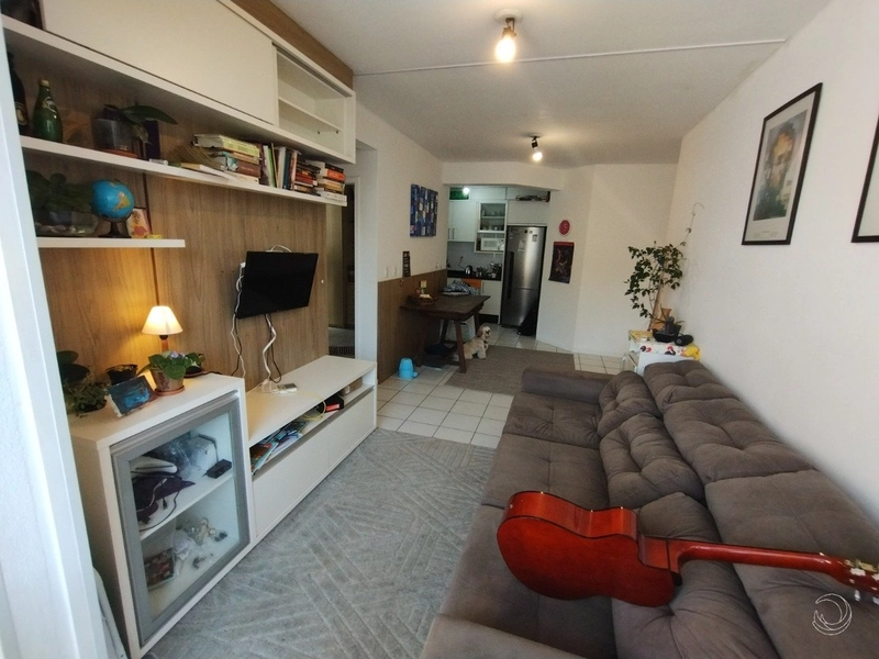 Apartamento a venda na Carvoeira com 2 dormitórios e 2 vagas: 4ª foto da galeria de imagens do imóvel